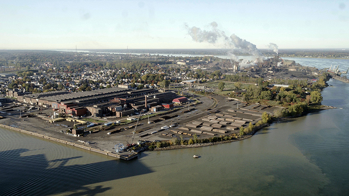 Usine maritime vue par drone